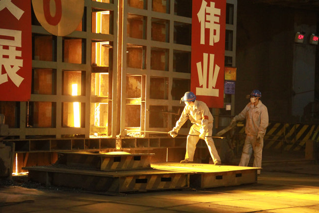 環(huán)保地坪涂料廠家給鋼鐵廠地面施工時要注意什么？