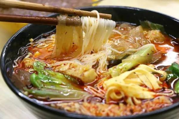 麻辣燙餐館該如何選擇環(huán)保地坪漆施工？