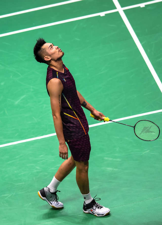 怎么看待，在硅PU球場地坪上拼搏的林丹敗給石宇奇