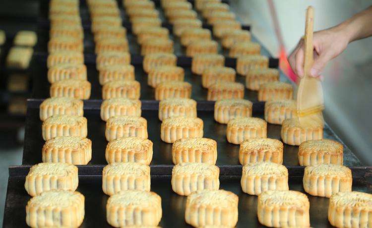 月餅廠地面選自流平地坪漆施工公司合作的原因有哪些？