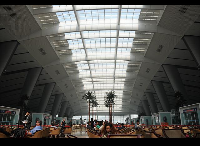 沈陽(yáng)地坪漆廠家施工機(jī)場(chǎng)候車廳地面的準(zhǔn)則有哪些？