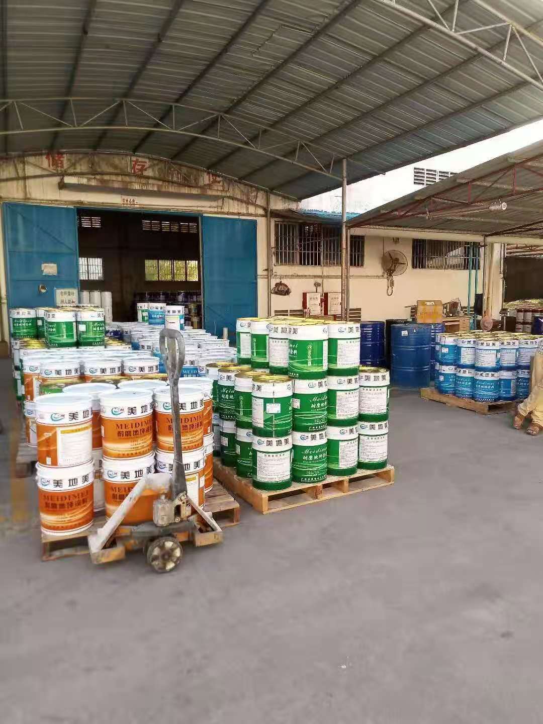 環(huán)氧彩砂自流平地坪施工時需要注意的事項(xiàng)